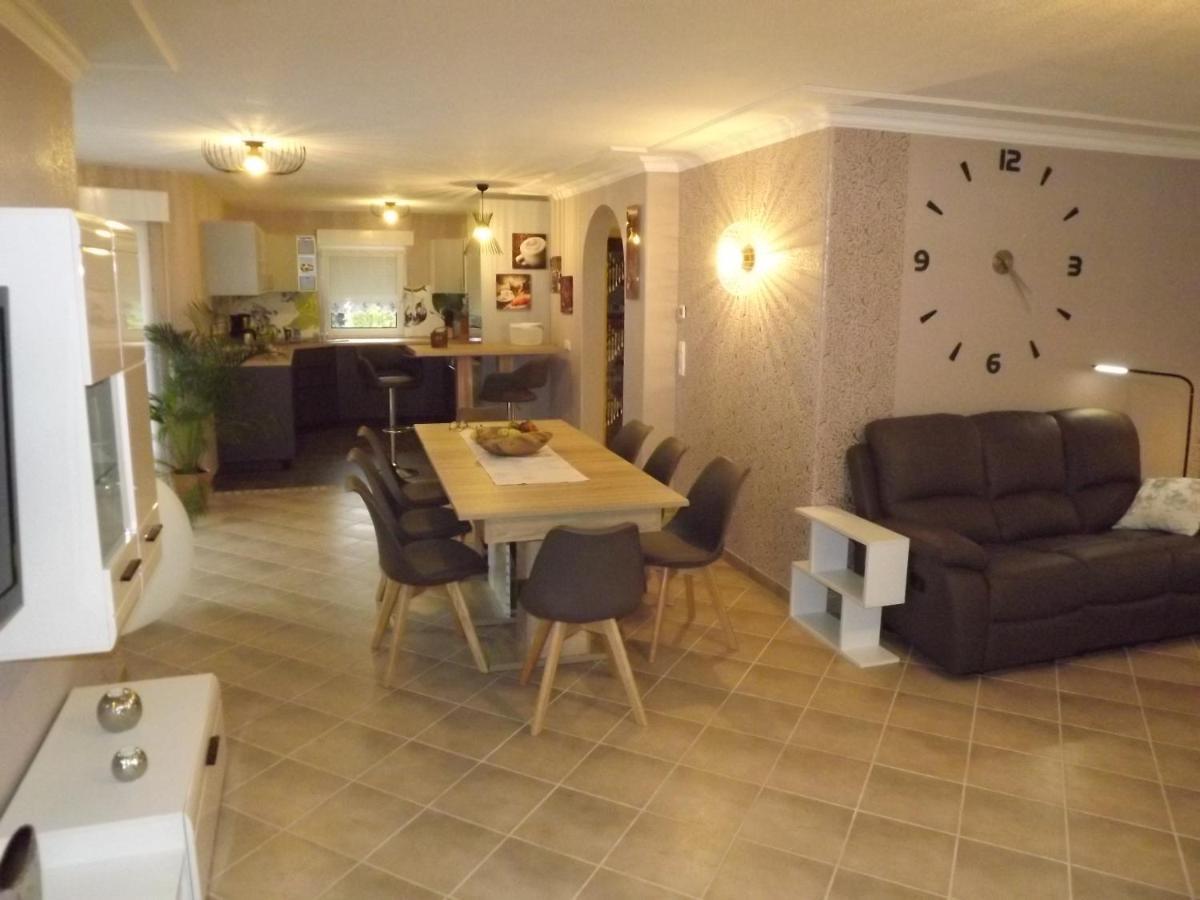Grosszuegige Ferienwohnung Am Waldesrand Im Seenland Lauta Exterior photo
