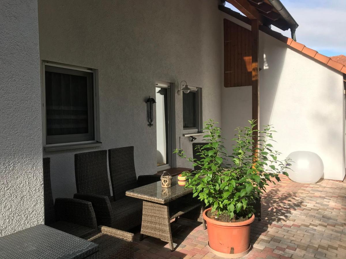 Grosszuegige Ferienwohnung Am Waldesrand Im Seenland Lauta Exterior photo
