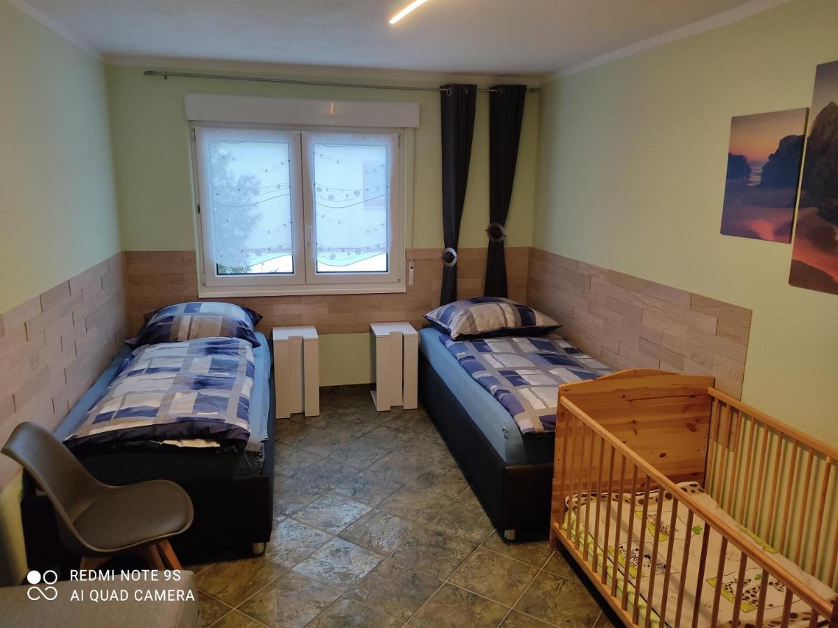 Grosszuegige Ferienwohnung Am Waldesrand Im Seenland Lauta Exterior photo